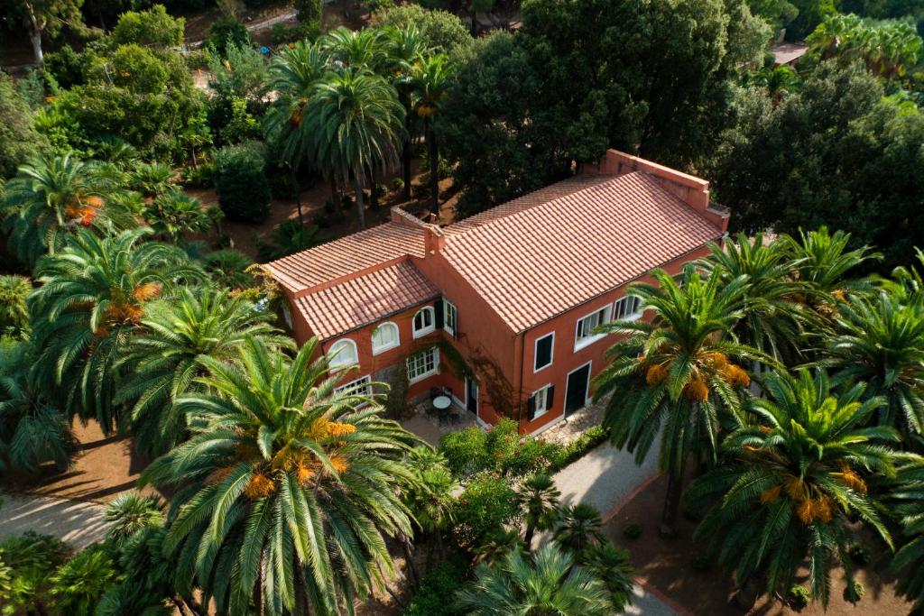 Ogród w obiekcie Camping Village Rosselba Le Palme