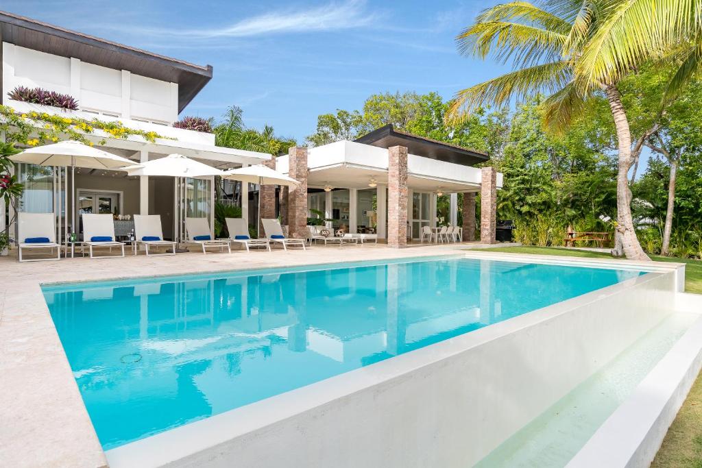 Bazén v ubytování Unbelievable Villa with Pool - Perfect Family Vacay nebo v jeho okolí