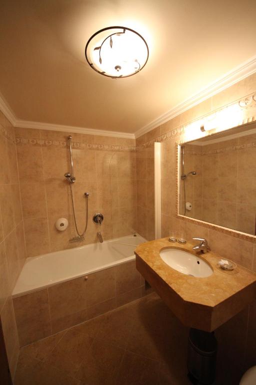 Kúpeľňa v ubytovaní Hotel Almhof
