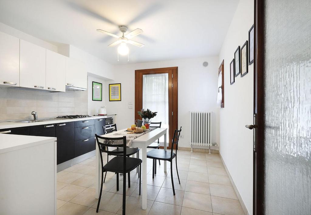A kitchen or kitchenette at Yourbanflat San Giovanni