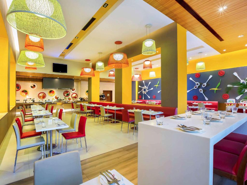 Restoran või mõni muu söögikoht majutusasutuses ibis Gurgaon Golf Course Road - An Accor Brand