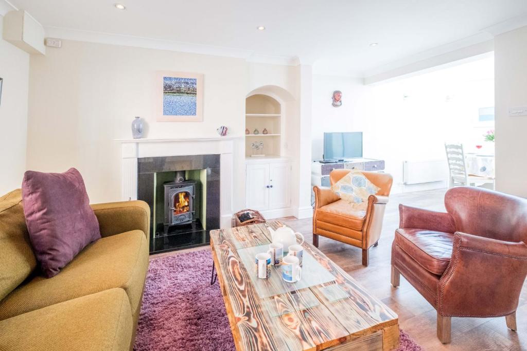 Posezení v ubytování Admiral Cottage