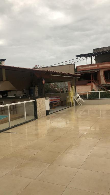  Casa Duplex com Piscina Excelente localização em Iriri