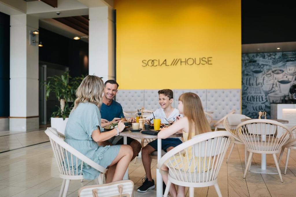 voco Gold Coast by IHG - Resim 31