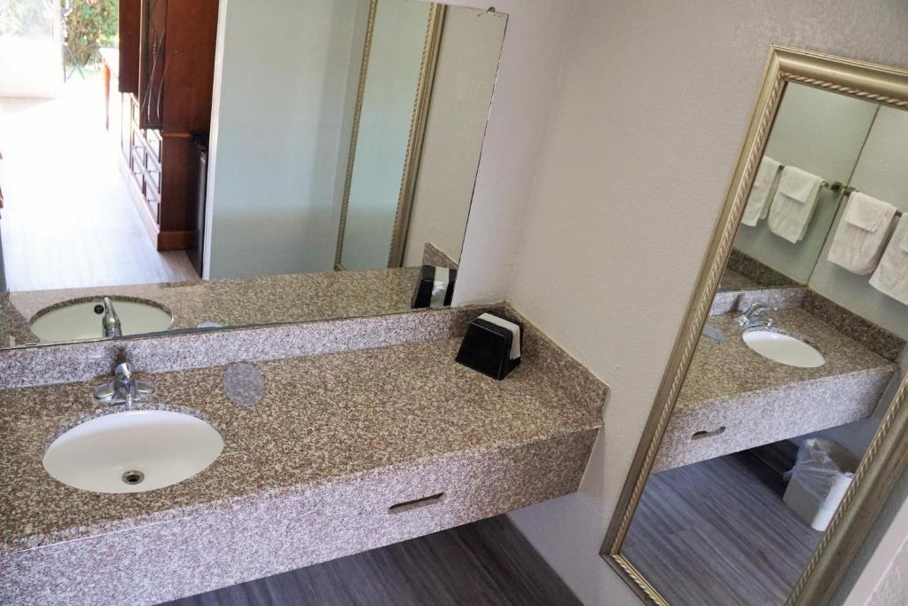 Hotel Elev8 - King Bed Fumar