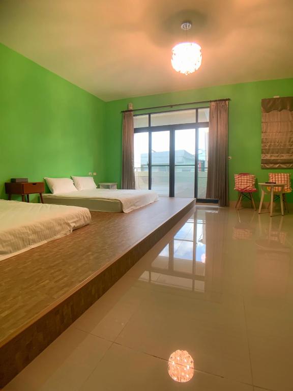 a bedroom with a bed and a green wall at EZE Homestay in Ji&#39;an