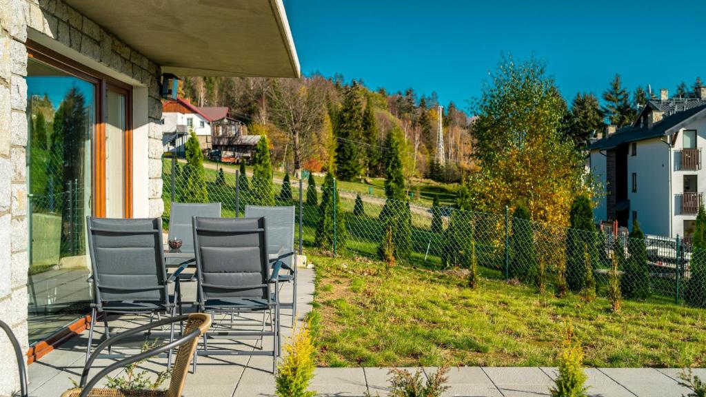 Vonkajšia záhrada v ubytovaní Apartamenty EverySky - Izerska 8