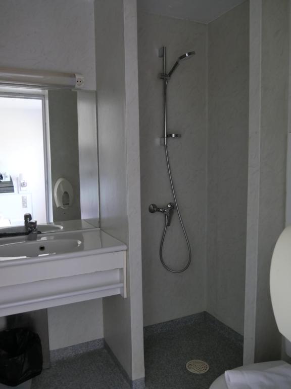 Koupelna v ubytování Cit'Hotel Escatel