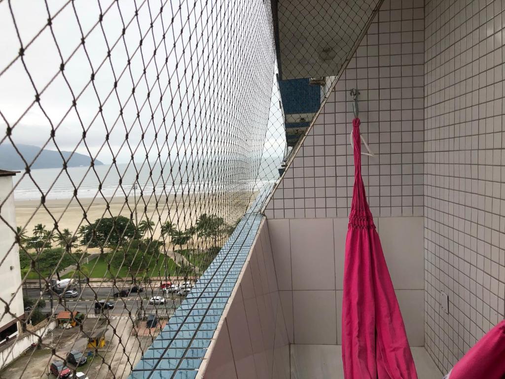 a pink shirt hanging on the side of a building at Apto. frente ao mar no Gonzaga - melhor localização! in Santos