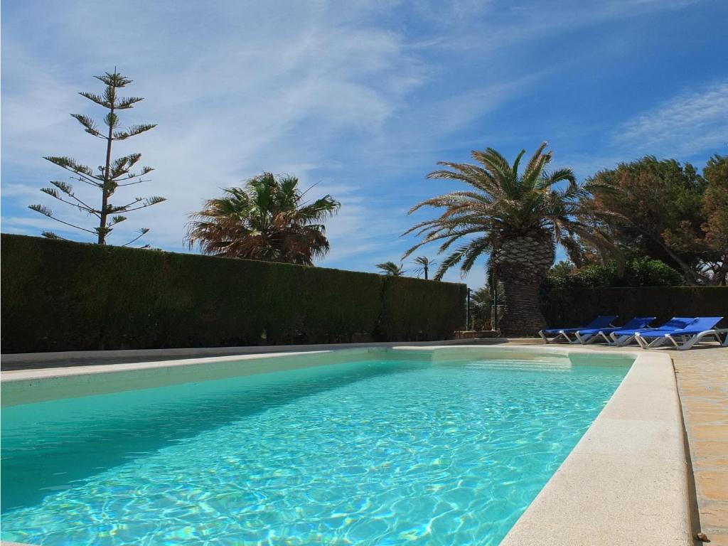 Bazén v ubytovaní Villa Catalina Stunning 4bedroom villa with air conditioning sea views & private swimming pool ideal for families alebo v jeho blízkosti