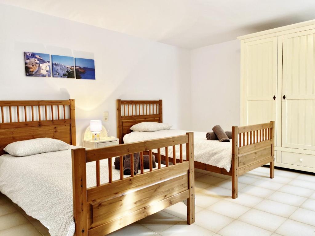 Posteľ alebo postele v izbe v ubytovaní Villa Catalina Stunning 4bedroom villa with air conditioning sea views & private swimming pool ideal for families