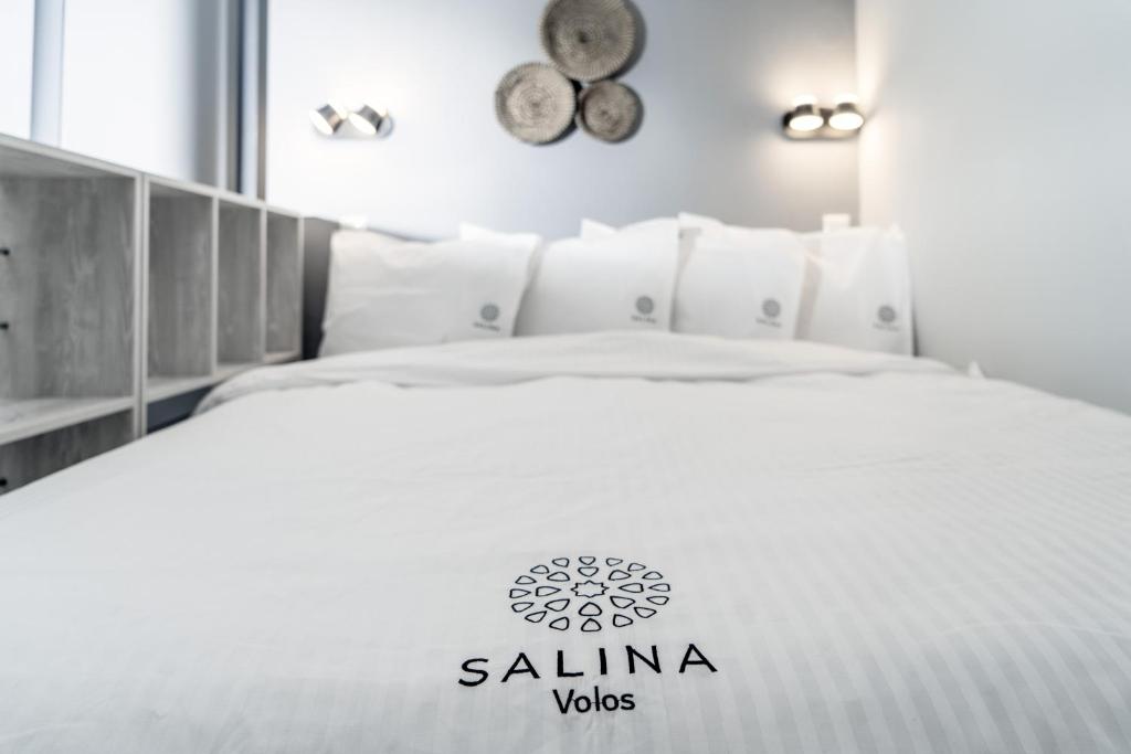 Postel nebo postele na pokoji v ubytování Salina Premium Residences Volos