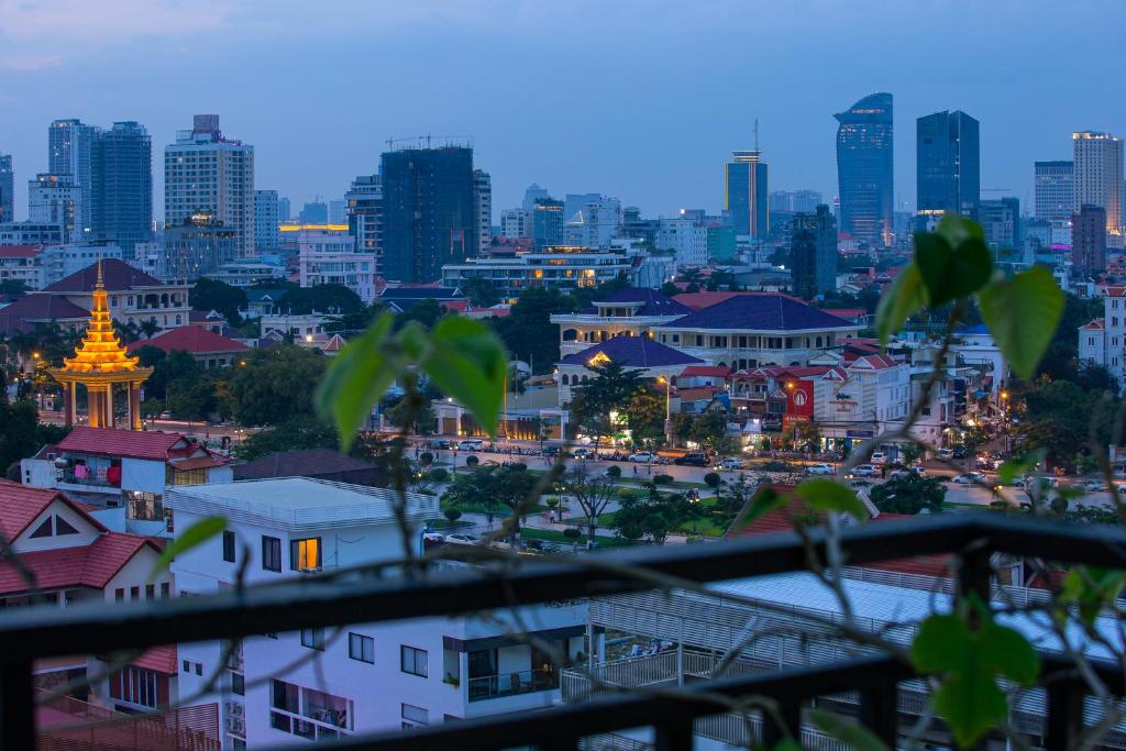 Nespecifikovaný výhled na destinaci Phnompenh nebo výhled na město při pohledu z hotelu