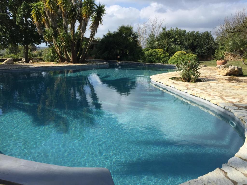 Basen w obiekcie Luxury Sicily Villas by Geocharme lub w pobliżu