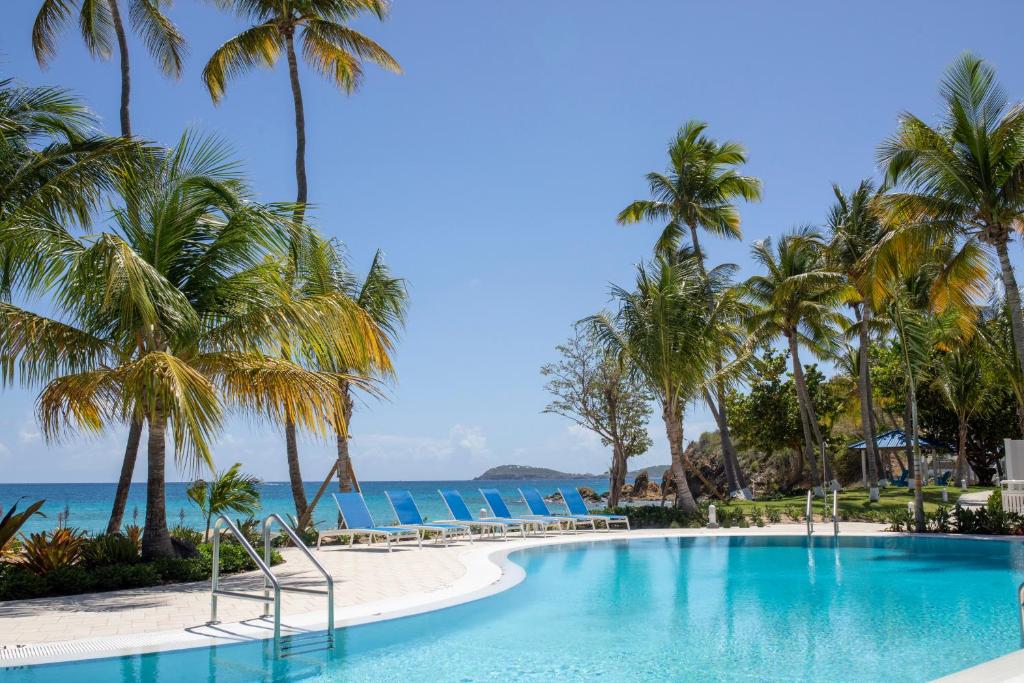 Bazén v ubytování Limetree Beach Resort by Club Wyndham nebo v jeho okolí