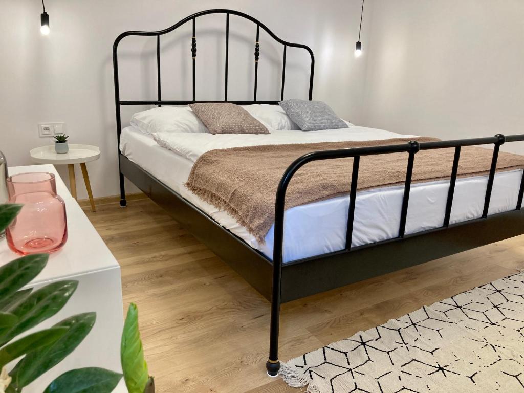 Llit o llits en una habitació de Duo 1 Debniki Apartment