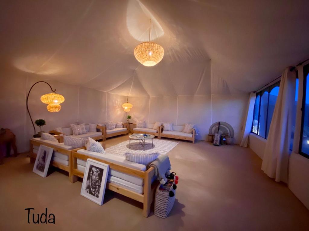 Postel nebo postele na pokoji v ubytování Tuda Luxury Camp