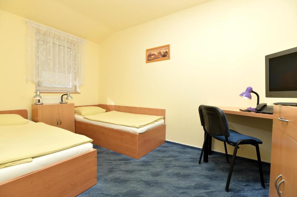 Hotel U Jezírka - Resim 22