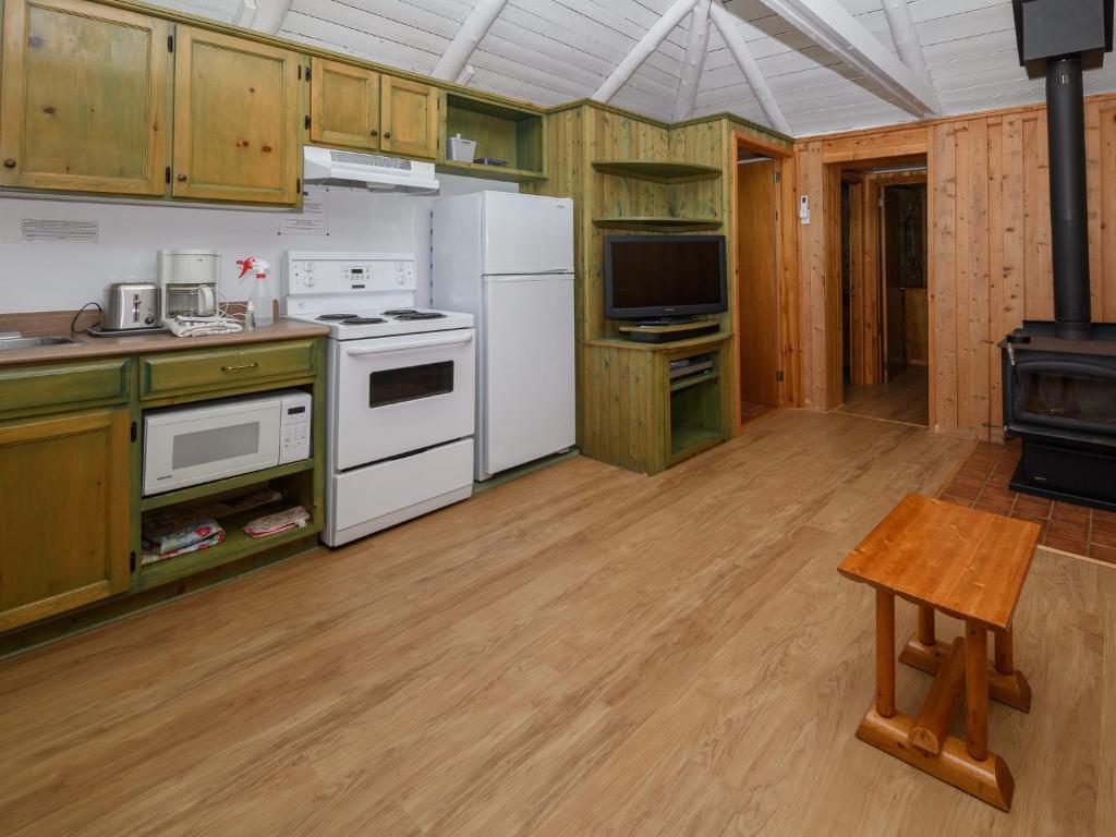 Kuchyň nebo kuchyňský kout v ubytování Au Pic de l'Aurore Motel-Chalets