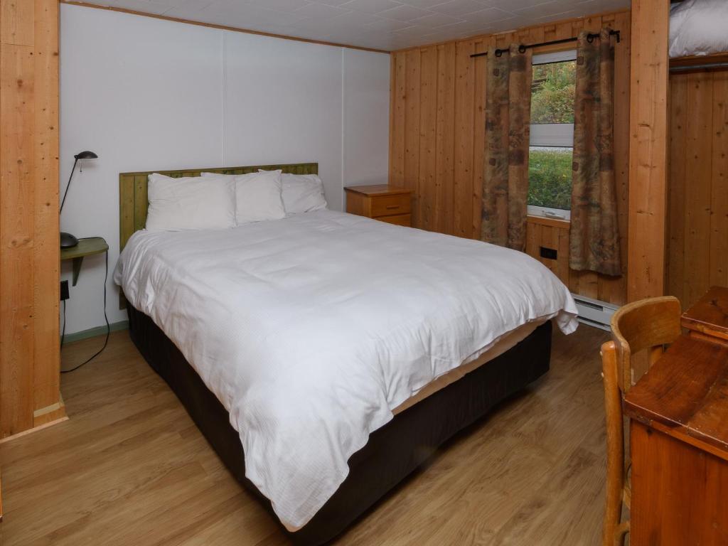 Postel nebo postele na pokoji v ubytování Au Pic de l'Aurore Motel-Chalets