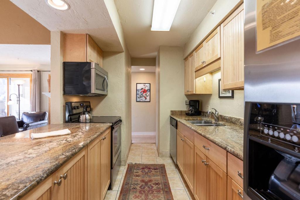 Kuchyň nebo kuchyňský kout v ubytování Breakaway West - Studio, 2,3 Bedrooms by Vail Realty