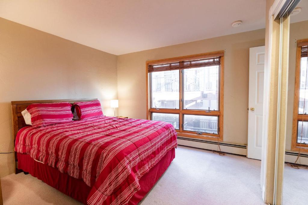 Postel nebo postele na pokoji v ubytování Breakaway West - Studio, 2,3 Bedrooms by Vail Realty