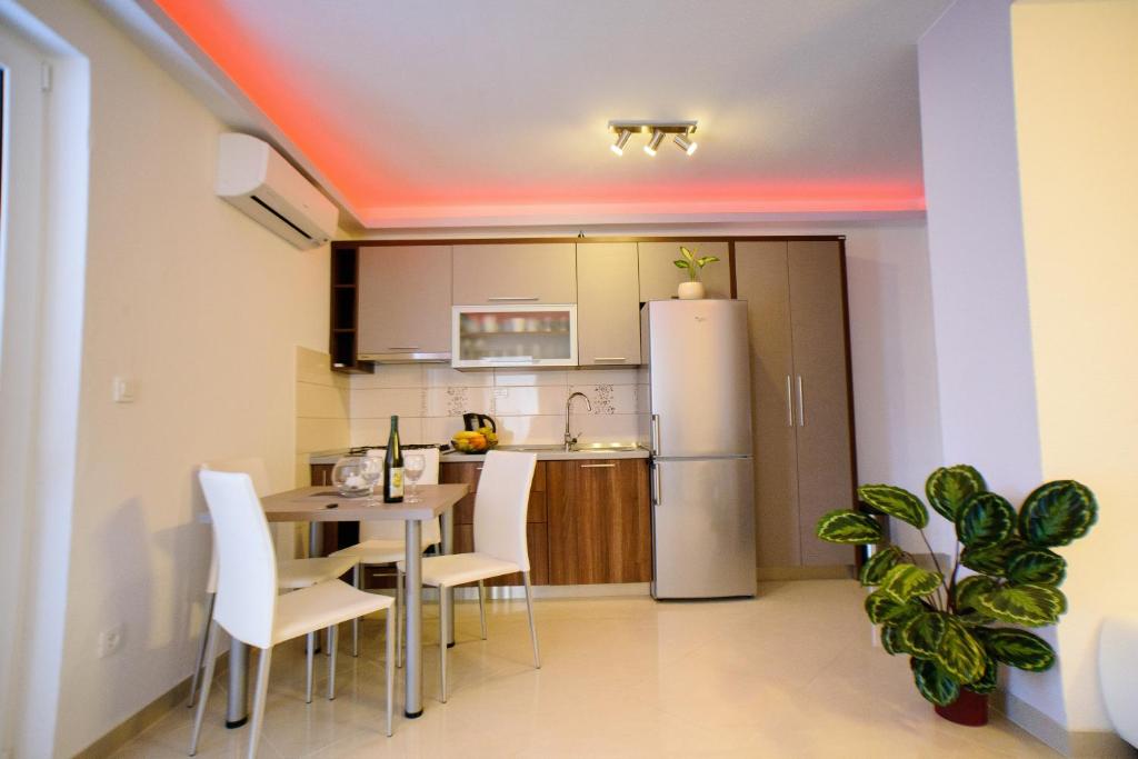 Lara Apartments - 13