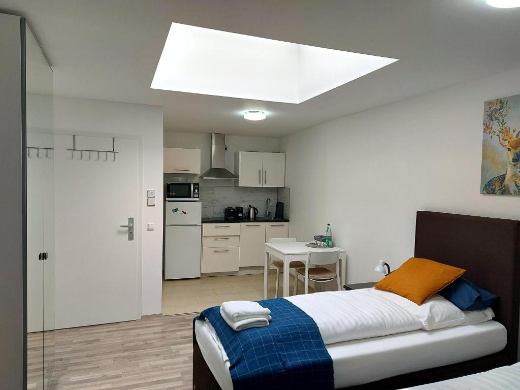 Aurora Apartments - Studio Apartment