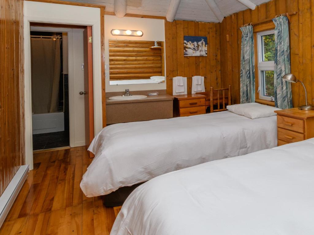 Postel nebo postele na pokoji v ubytování Au Pic de l'Aurore Motel-Chalets