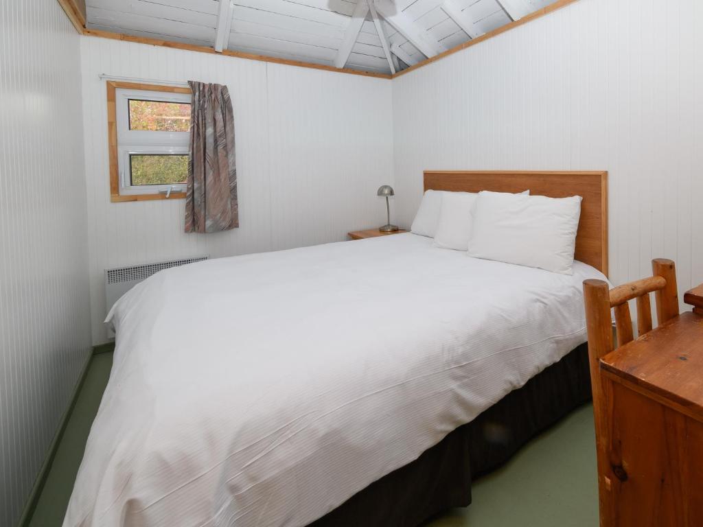 Postel nebo postele na pokoji v ubytování Au Pic de l'Aurore Motel-Chalets