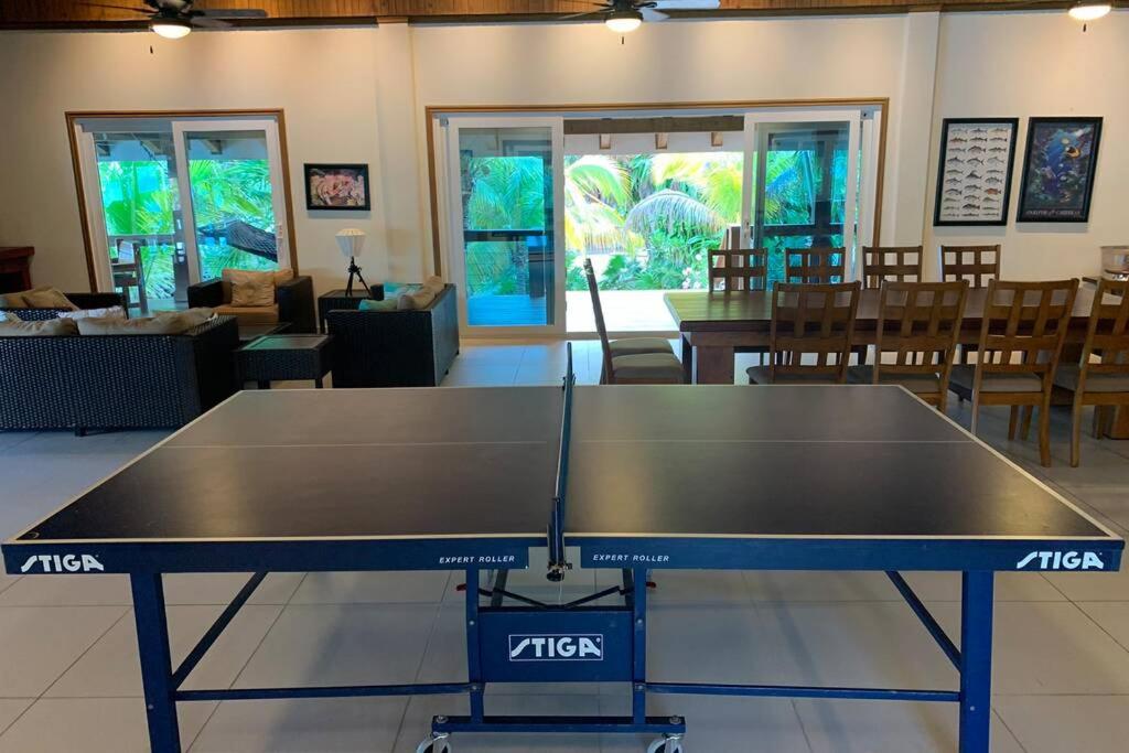 Tischtennis in der Unterkunft Luxurious Round Cay oder in der Nähe