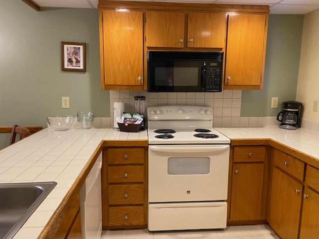 Kuchyň nebo kuchyňský kout v ubytování Pocono Villas Resort