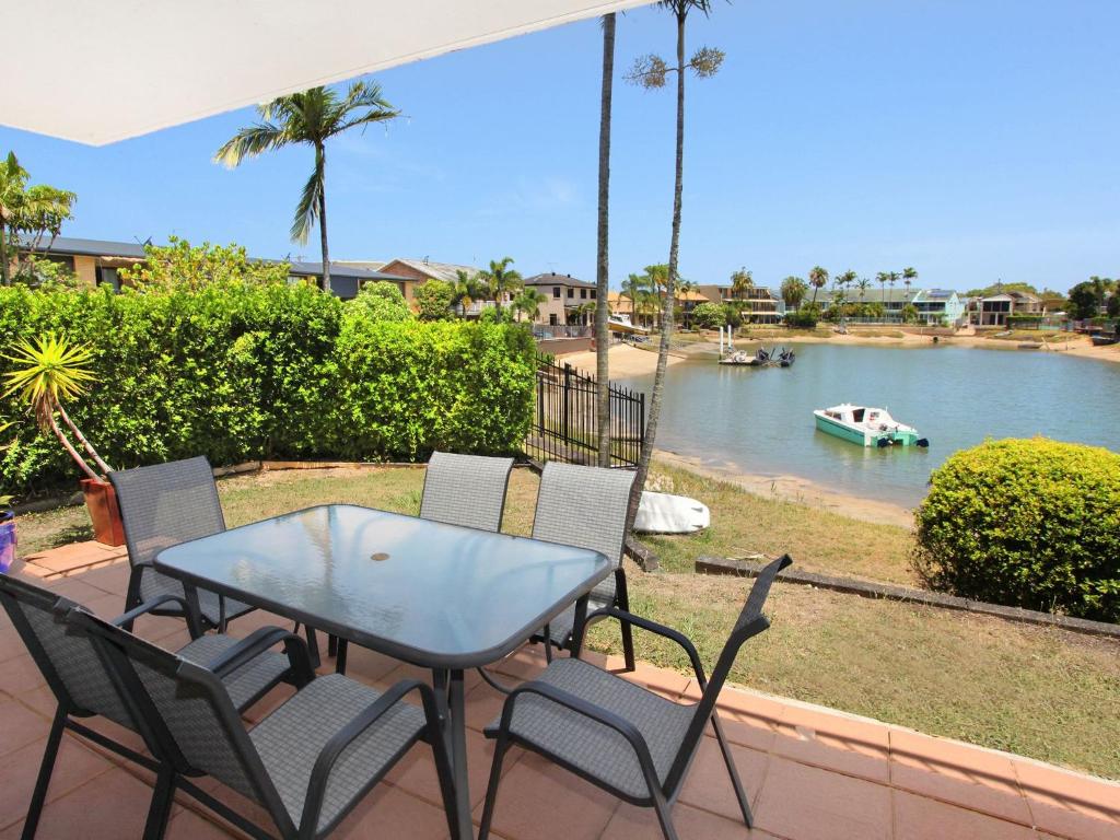 Courtney Cove 1 Comfortable Two Bedroom Apartment On Mooloolaba Canal Mooloolaba Updated 2021 Prices