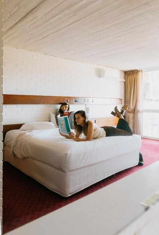 Postel nebo postele na pokoji v ubytování Indian Ocean Hotel