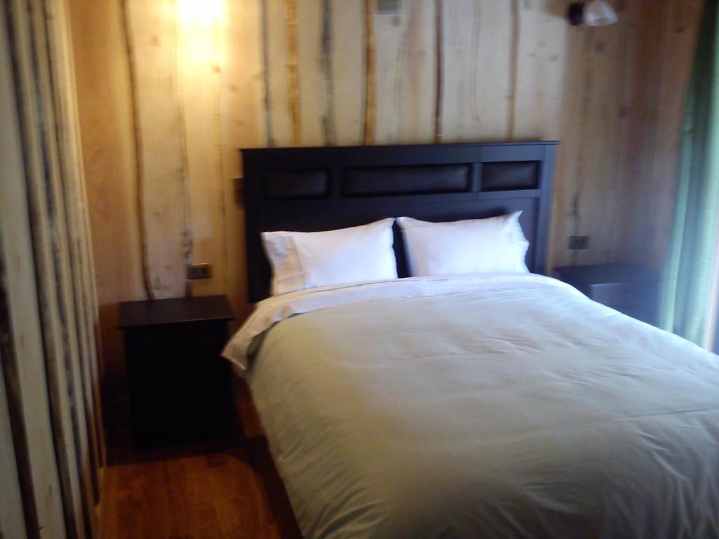 Voodi või voodid majutusasutuse Hostal Los Alamos Neltume toas