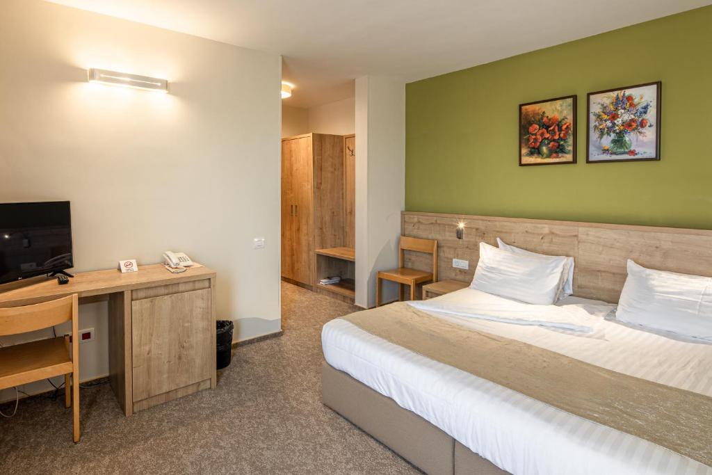 TV a/nebo společenská místnost v ubytování Hotel Kolping