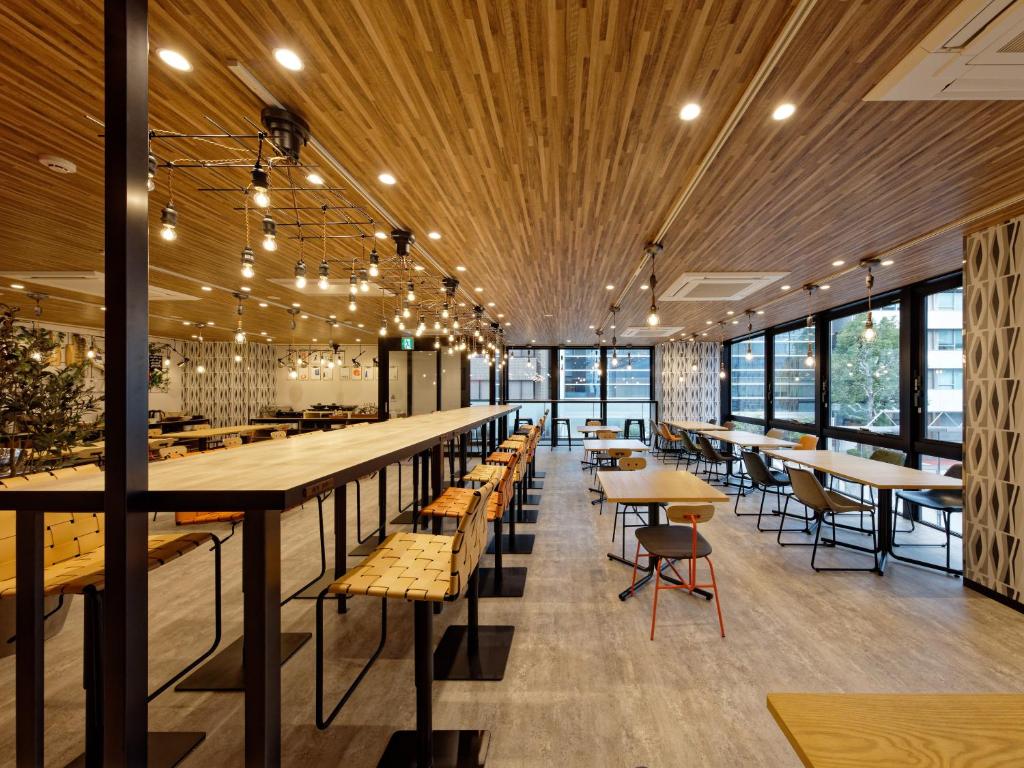Um restaurante ou outro lugar para comer em Green Rich Hotel Nagoya Nishiki (Artificial hot spring Futamata Yunohana)