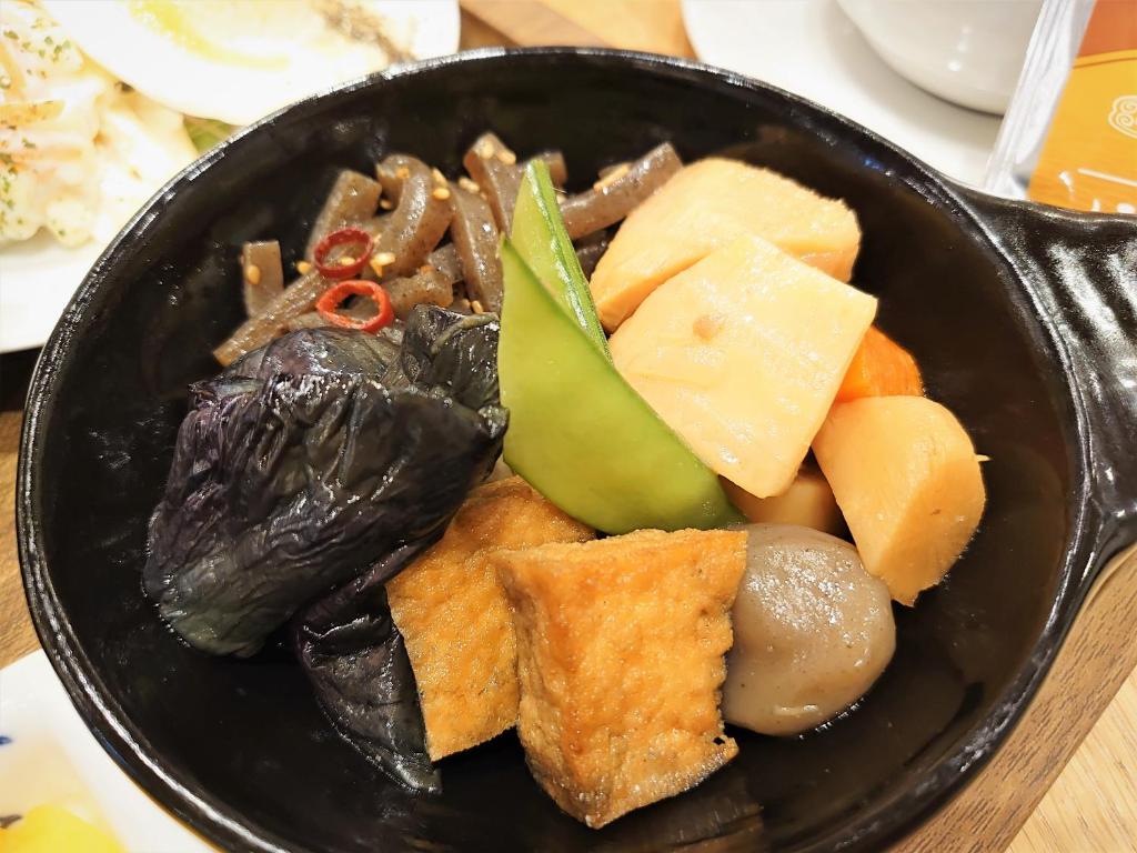 Comida no hotel ou em algum lugar perto