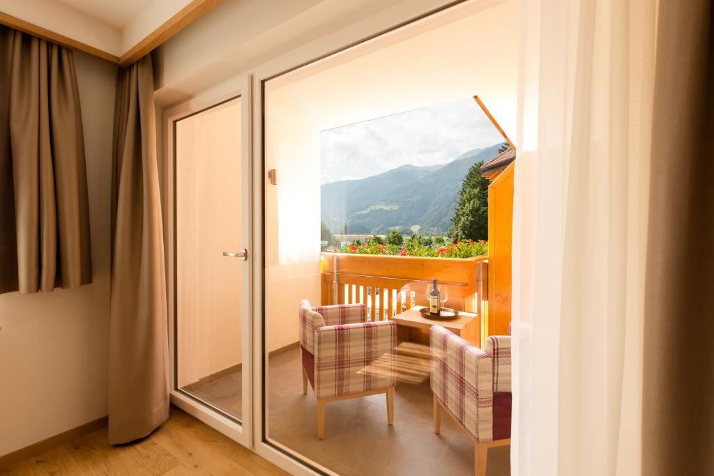 Nespecifikovaný výhled na hory nebo výhled na hory při pohledu z hotelu