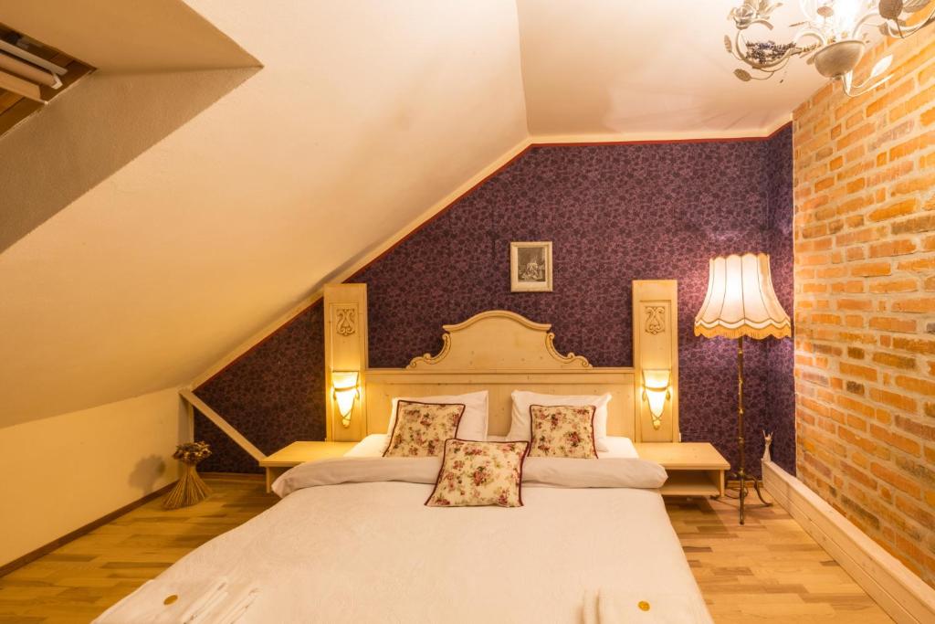 Postel nebo postele na pokoji v ubytování Hotel Barcadam