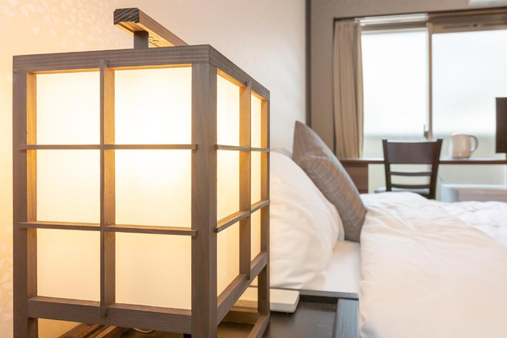 Postel nebo postele na pokoji v ubytování SlowTime Hotel Kyoto