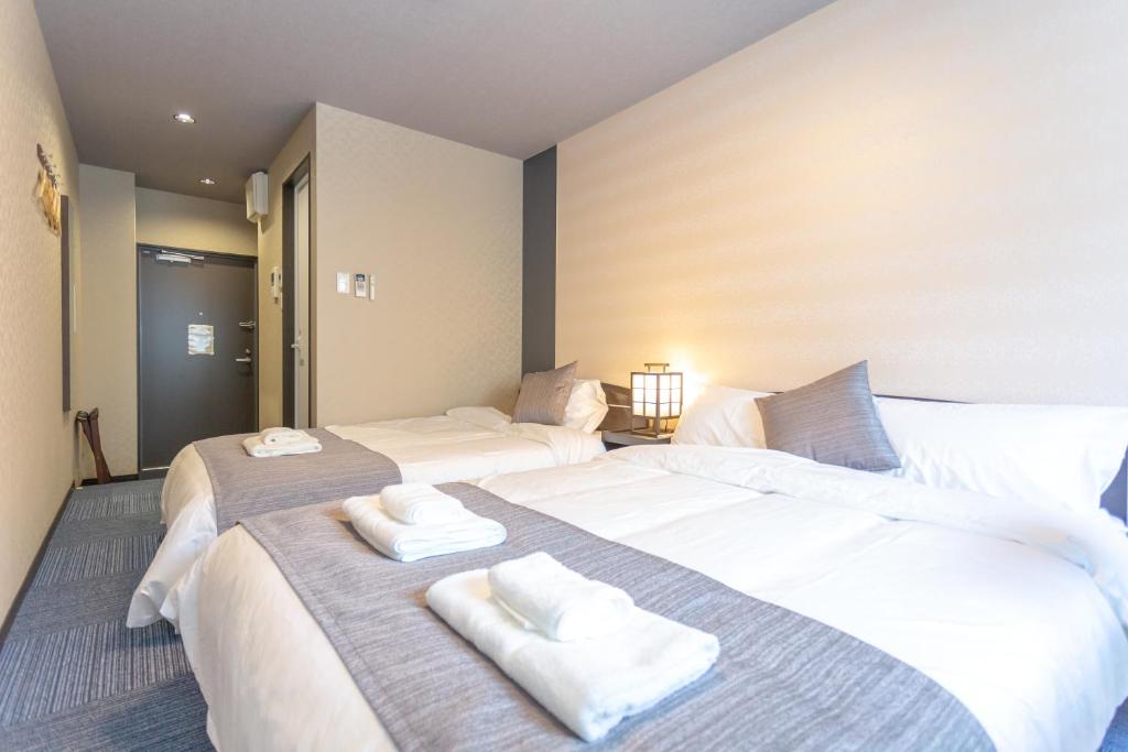 Postel nebo postele na pokoji v ubytování SlowTime Hotel Kyoto