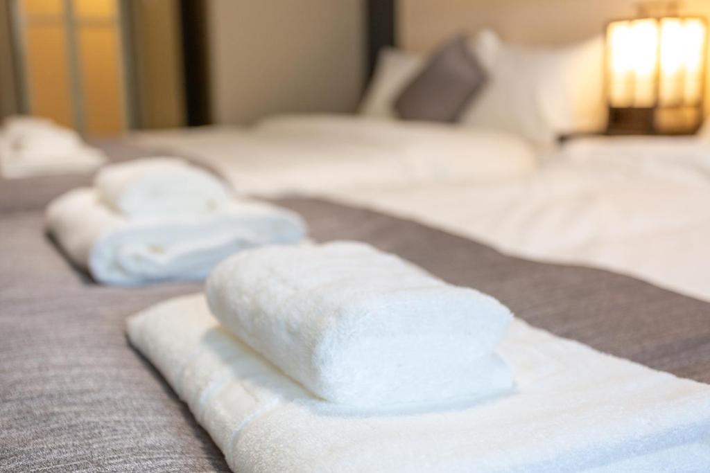 Postel nebo postele na pokoji v ubytování SlowTime Hotel Kyoto