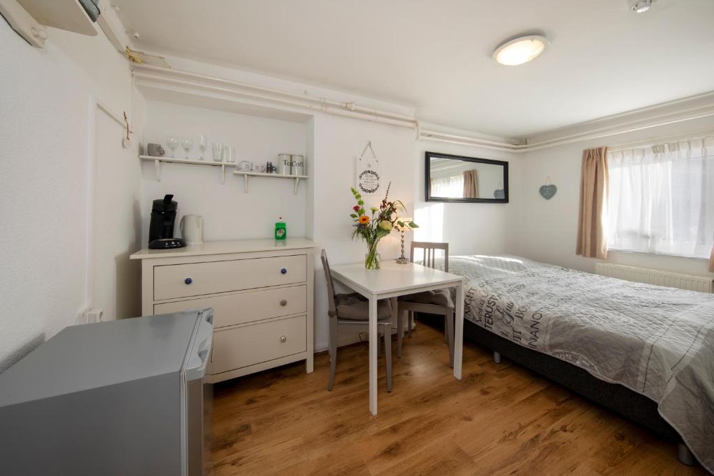 Postel nebo postele na pokoji v ubytování Blankebil Rooms