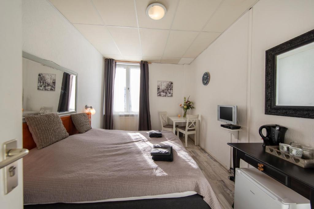 Postel nebo postele na pokoji v ubytování Blankebil Rooms