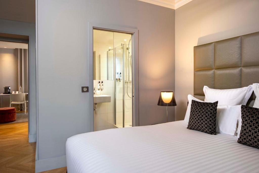 First Hotel Paris Tour Eiffel - Resim 36