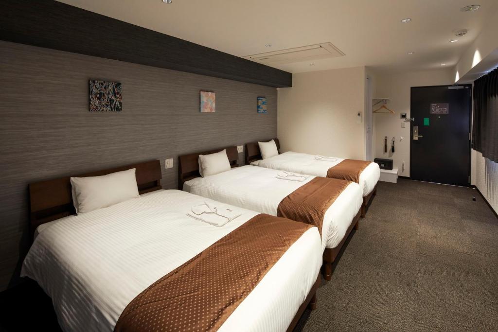 Postel nebo postele na pokoji v ubytování HOTEL BRILLER Kyoto Station South