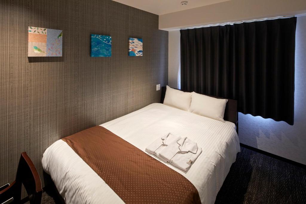 Postel nebo postele na pokoji v ubytování HOTEL BRILLER Kyoto Station South