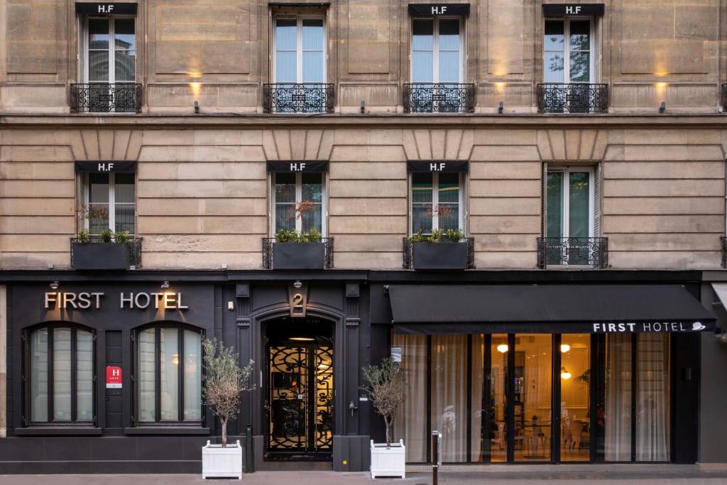 First Hotel Paris Tour Eiffel - Resim 6