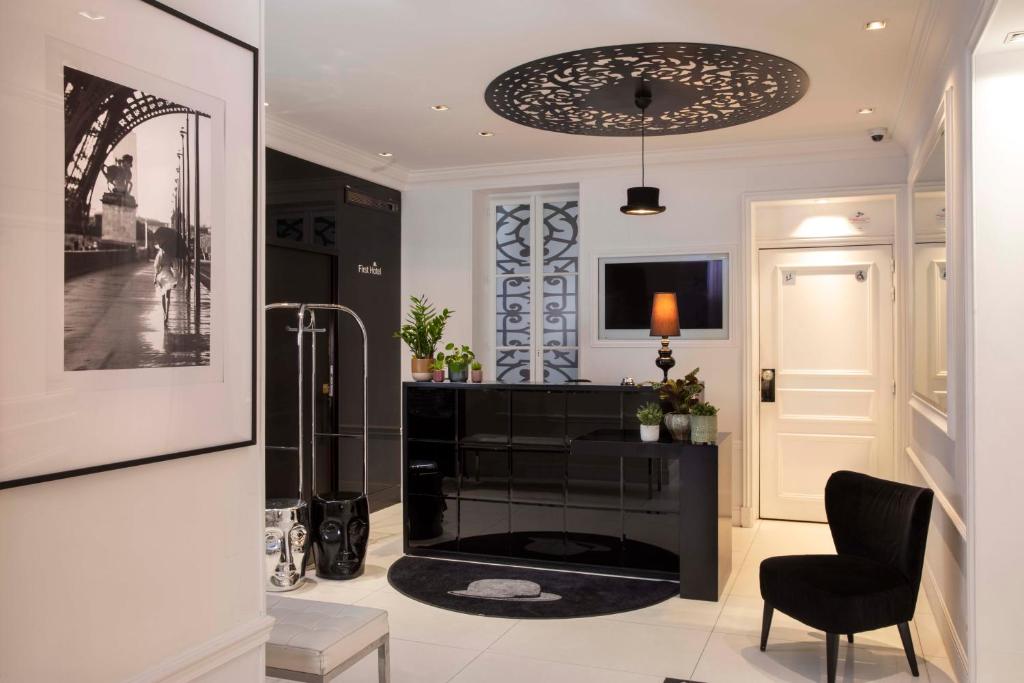 First Hotel Paris Tour Eiffel - Resim 15